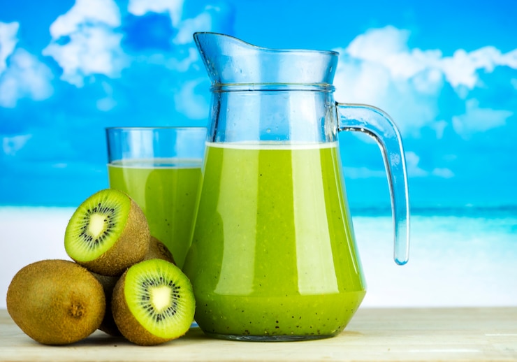 Kostenlose Foto gesundes kiwisaft-sommerrezept