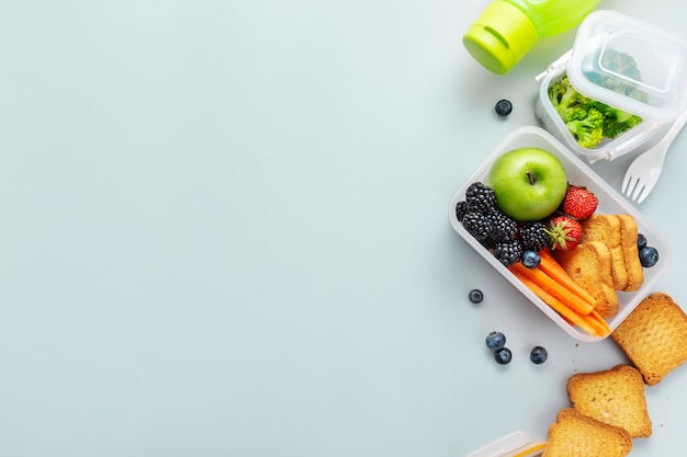 Gesundes Mittagessen zum Mitnehmen in Lunchbox