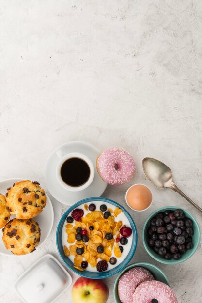 Getreide, Beeren und Cupcakes