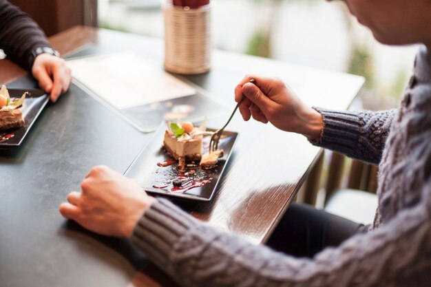 Getreide essen Kuchen im Café