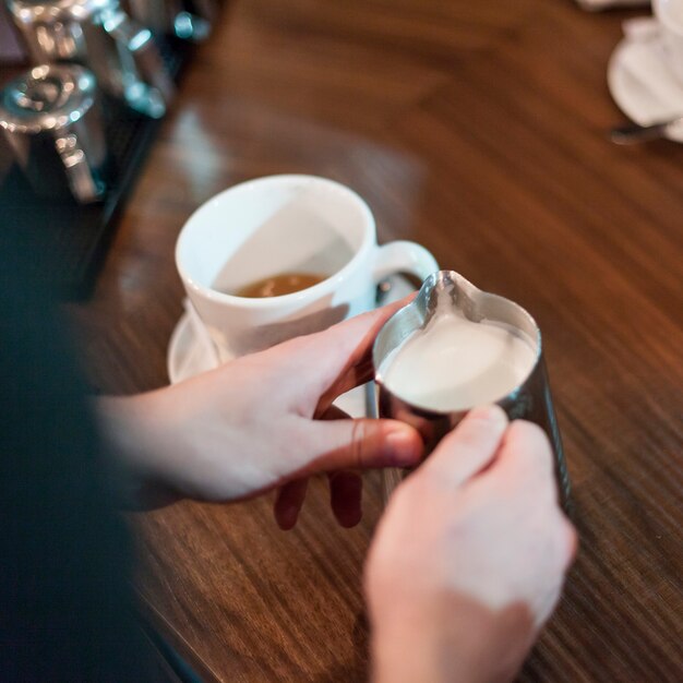 Getreide-Mann, der Latte macht