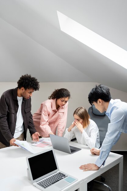 Gewalt am Arbeitsplatz zwischen Kollegen