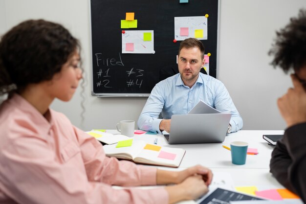 Gewalt am Arbeitsplatz zwischen Kollegen