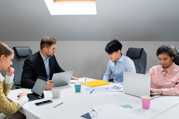 Gewalt am Arbeitsplatz zwischen Kollegen