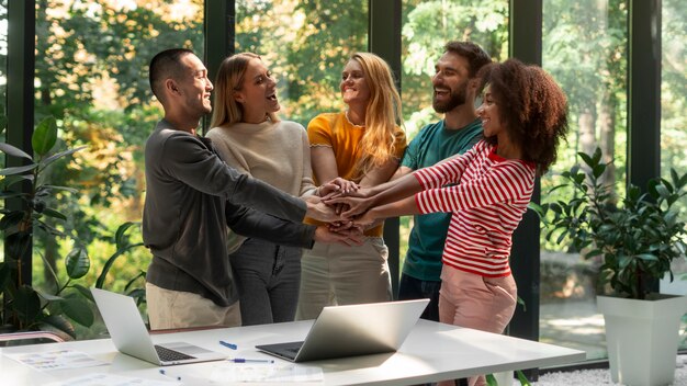 Gewerkschaftsmitglieder arbeiten zusammen