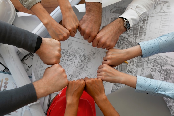 Kostenlose Foto gewerkschaftsmitglieder arbeiten zusammen