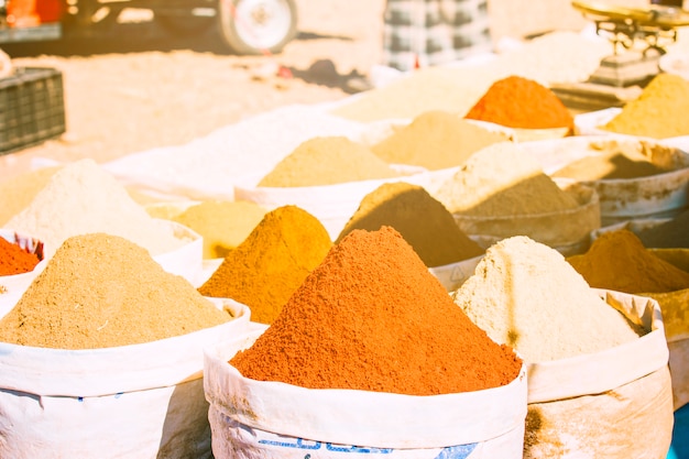 Gewürze auf dem Markt in Marrakesch