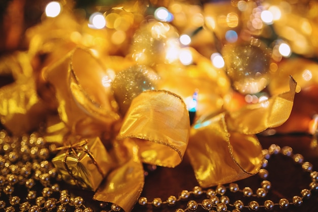 Kostenloses Foto gilded bindern an weihnachtsdekoration