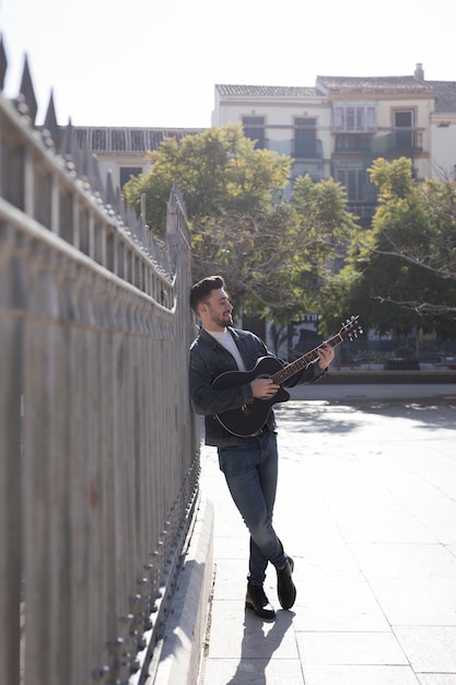 Kostenloses Foto gitarrenmusik im freien