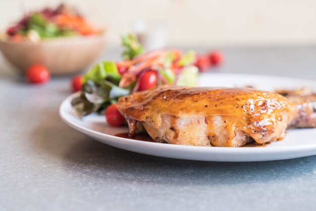 Gitter-Hähnchen-Steak mit Teriyaki-Sauce