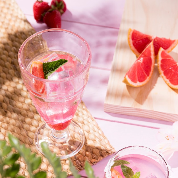 Kostenloses Foto glas mit frischem getränk