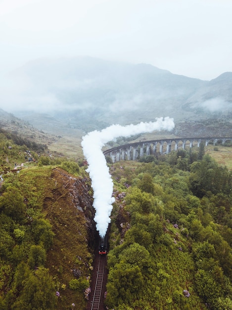 Kostenloses Foto glenfinnan-viadukt-eisenbahn in inverness-shire, schottland