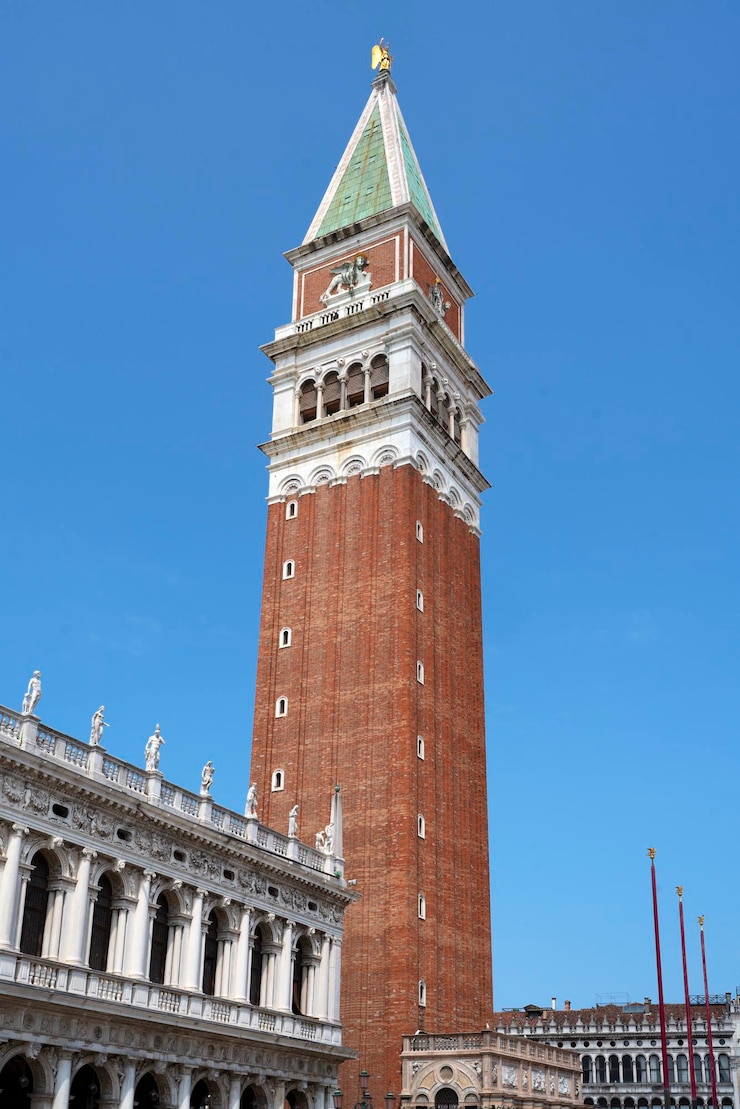 Kostenlose Foto glockenturm auf dem san-marko-platz in venedig