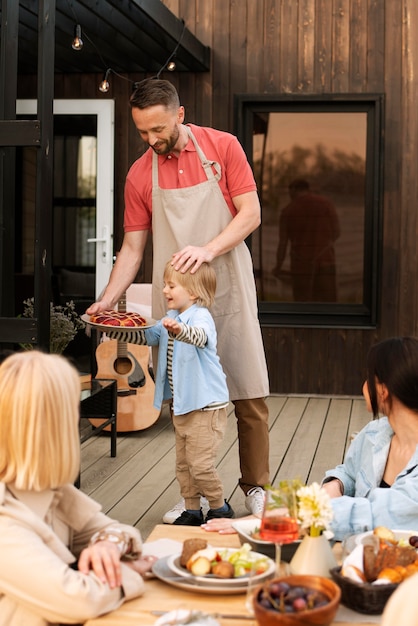 Glückliche Familie mit Kind hautnah