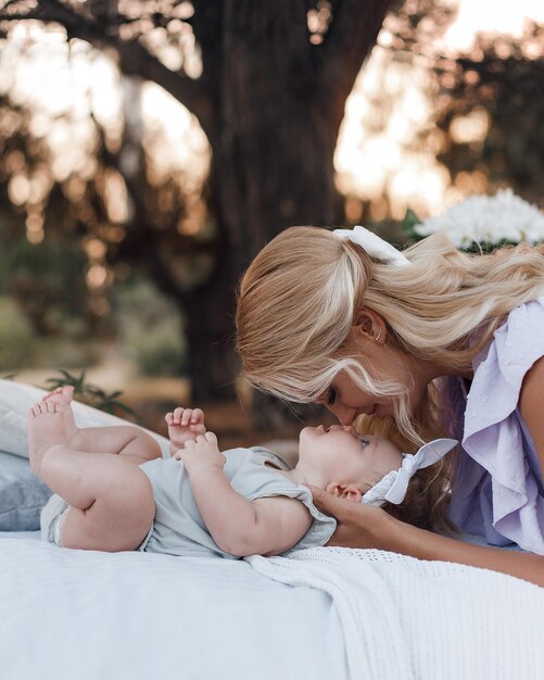 glückliche Frau mit Baby