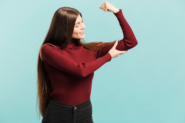 Kostenloses Foto glückliche frauen der vorderansicht im studio