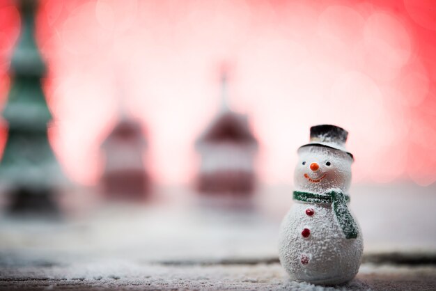 Glücklicher Schneemann mit Fuzzy-Hintergrund