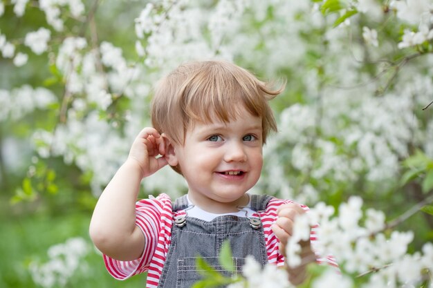 Glückliches Baby Mädchen