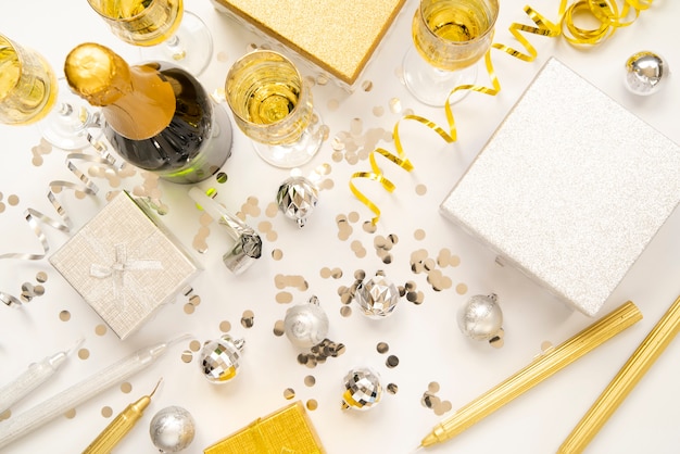 Goldene Anordnung für Party des neuen Jahres