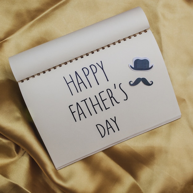 Goldene Leinwand mit Notizbuch für Vatertag