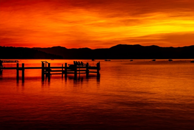 Goldene Stunde am frühen Morgen vor Sonnenaufgang, Lake Tahoe, Kalifornien