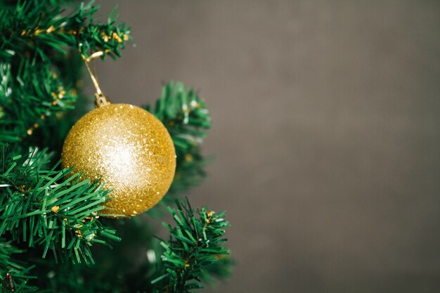Goldener Weihnachtsball