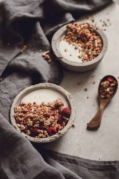 Granola. Leckeres Frühstück auf dem Tisch