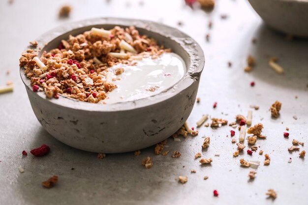 Granola. Leckeres Frühstück auf dem Tisch