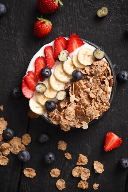 Granola. Leckeres Frühstück auf dem Tisch