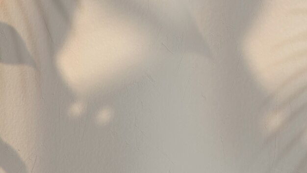 Grau hinterlässt Schatten an einer Wand