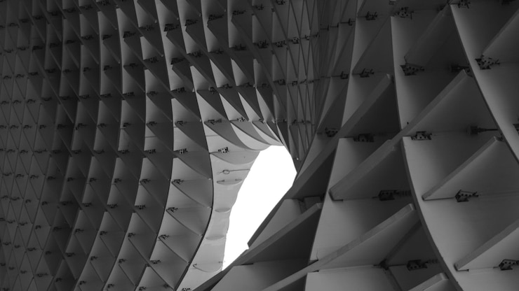 Kostenlose Foto graue aufnahme des innenraums der parametrischen architektur