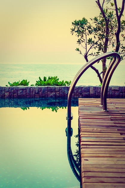 greifen exotischen Strand zum Schwimmen Pool