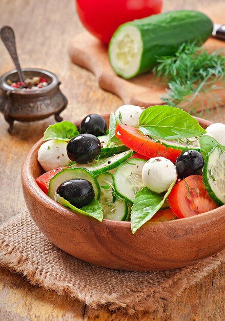 Griechischer Salat mit frischem Gemüse, Nahaufnahme