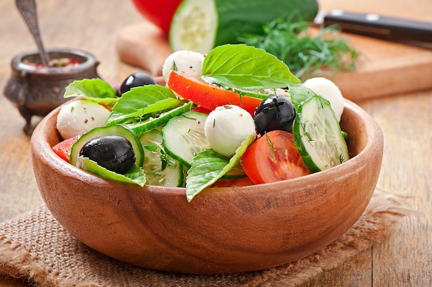 Griechischer Salat mit frischem Gemüse, Nahaufnahme
