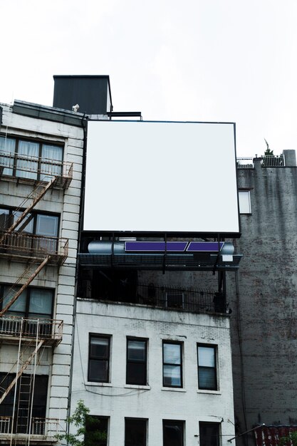 Große Plakatvorlage für Gebäude in der Stadt
