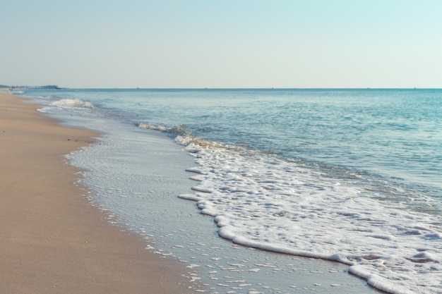 Große Sommertag mit ruhigen Meer