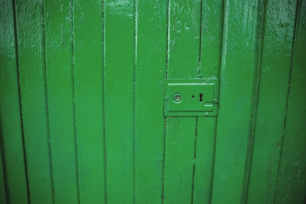 Grüne alte Türschloss