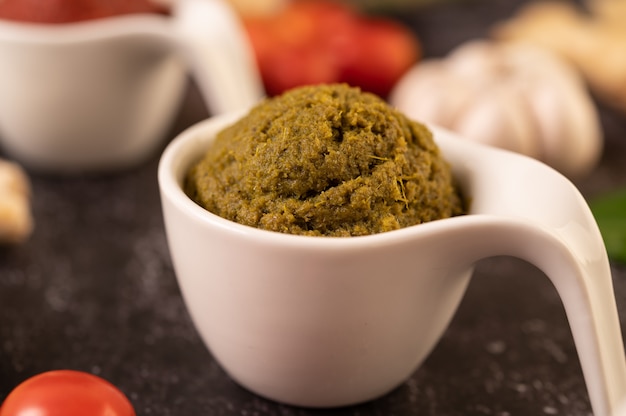 Grüne Curry-Paste aus Chili