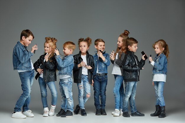 Gruppe von Kindern Studio-Konzept