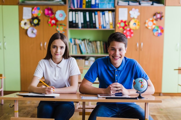 Kostenloses Foto gute schüler im unterricht