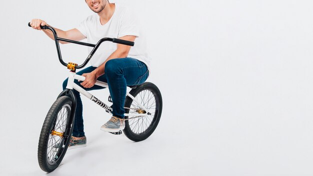 Guy auf bmx bike