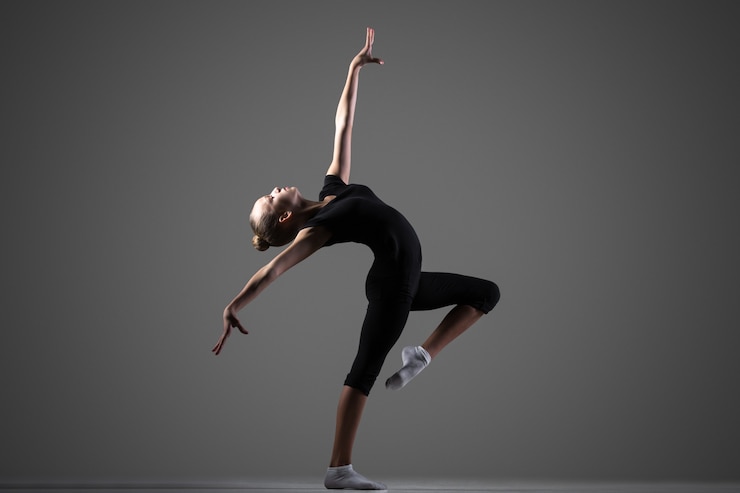 Kostenlose Foto gymnast mädchen leistung
