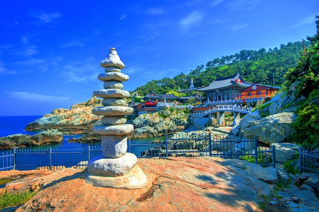 Haedong Yonggungsa Tempel und Haeundae Meer in Busan, Südkorea