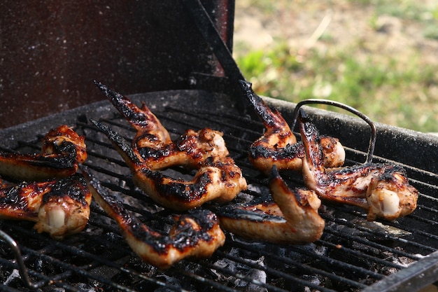 Hähnchenschenkel auf dem Grill