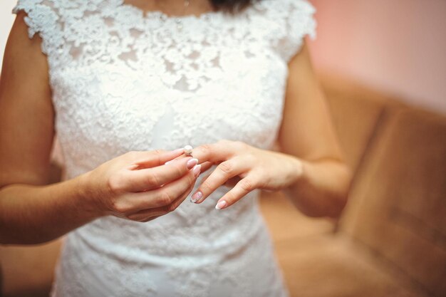 Hände der Braut mit Ring
