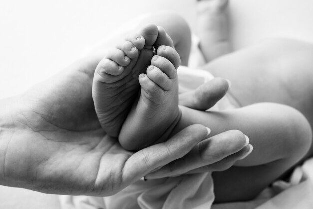 Vater Und Baby Bilden Eine Herzform Kostenlose Foto Vater Und Baby Bilden Eine Herzform Kostenlose Foto