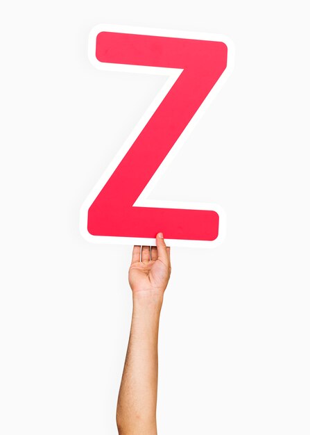 Hände halten den Buchstaben Z