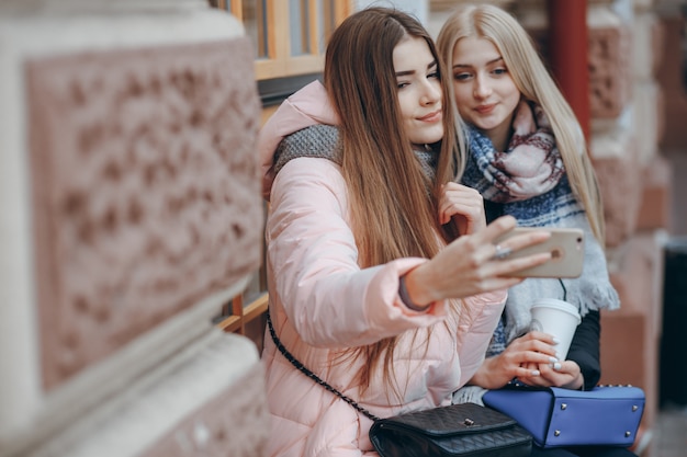 Hände Telefon weibliche Freunde Glamour