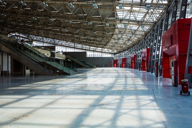 Halle des Geschäftsgebäudes