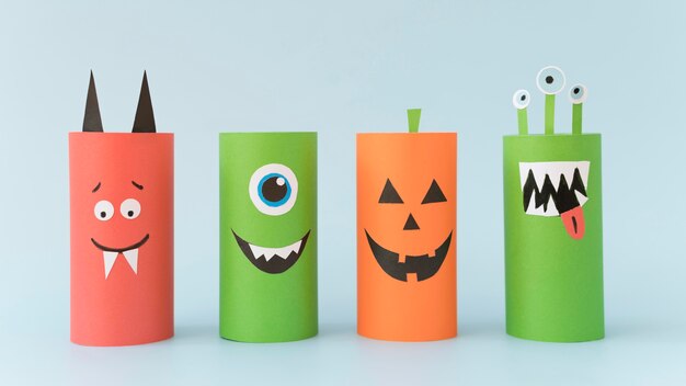 Halloween-Dekorationen auf dem Schreibtisch